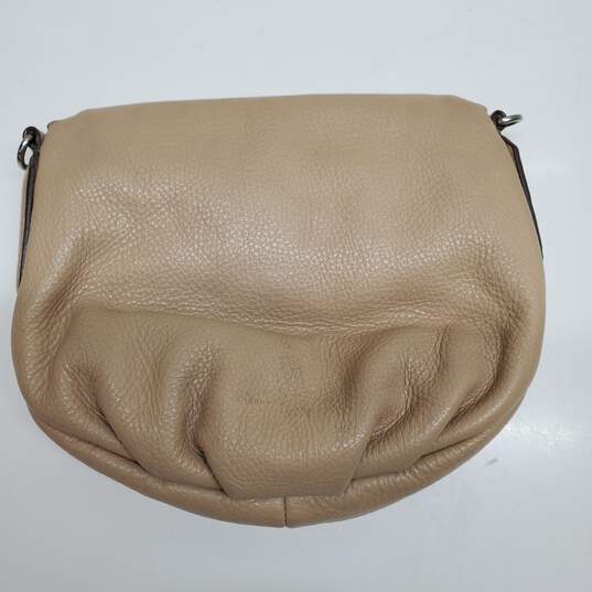 AUTHENTICATED MARC BY MARC JACOBS PEBBLED CROSSBODY BAG image number 2