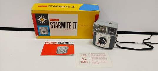 Vintage Kodak Brownie StarMite II Film Camera image number 1