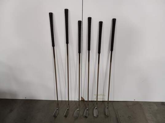 Set of 6 Mizuno Golf Club Irons image number 1