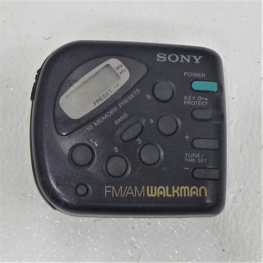 2 Vintage Sony AM FM Walkman Portable Radios Sports image number 6
