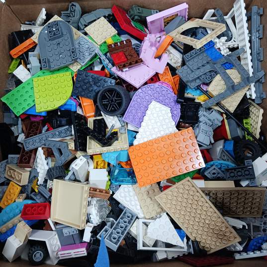 8.7 Pounds of Assorted Lego Bricks, Pieces and Parts image number 1