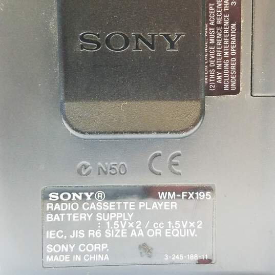 Lot of 3 Vintage Assorted AM/FM Radio Cassette Player image number 7