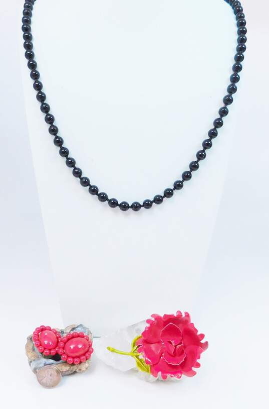 Vintage Black Glass Beaded Necklace Red Floral Mod Flower Brooch & Red Bead Clip On Earrings 95.2g image number 5