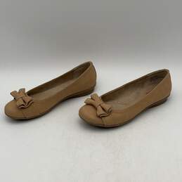 Cliffs Womens Beige Leather Round Toe Bow Slip On Ballet Flats Size 10