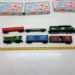 Lot of 6 Lionel HO Toy Trains W/Accessories alternative image
