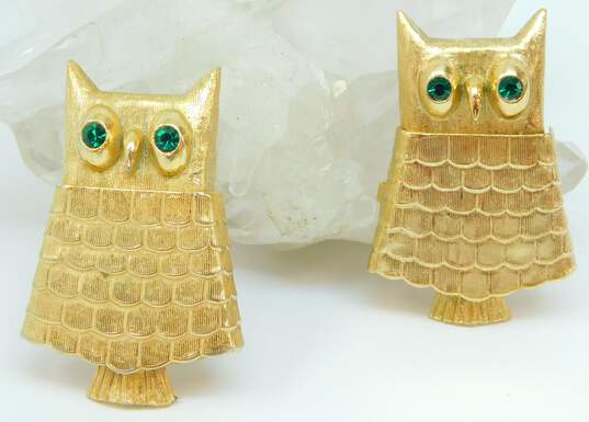 2 Vintage Avon Goldtone Green Rhinestone Eyes Owl Bird Compact Holder Brooches Set 52.1g image number 1