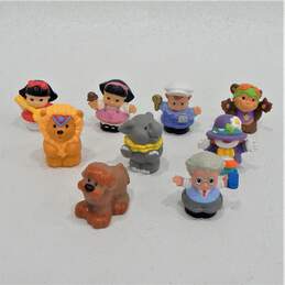 Lot of 9 Fisher Price Little People Toys