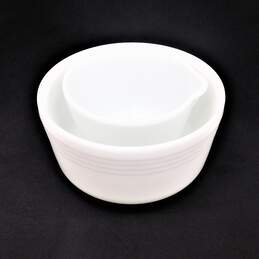 VNTG Pyrex Hamilton Beach White Milk Glass 8.5in. Mixing Bowl w/ Pour Spout Bowl