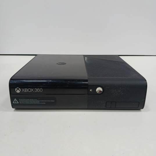 Microsoft Xbox 360E Console Model 1538 image number 2
