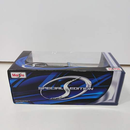 Maisto Special Edition Die-Cast Collection 1:18 Scale 2010 Ford Mustang GT IOB image number 3