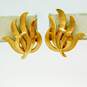 VNTG Crown Trifari Gold Tone Clip-On Earrings 8.4g image number 3