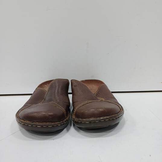 Women's Clarks Brown Slip-On Loafers Sz 8 image number 1