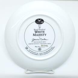 Royal Doulton | White Majesty | RA3082 Franklin Mint Heirloom Plate alternative image