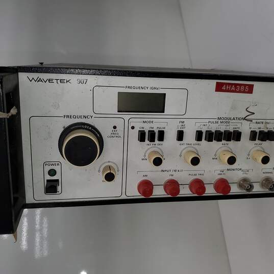 Untested Wavetek 907 7-11GHz Signal Generator image number 2