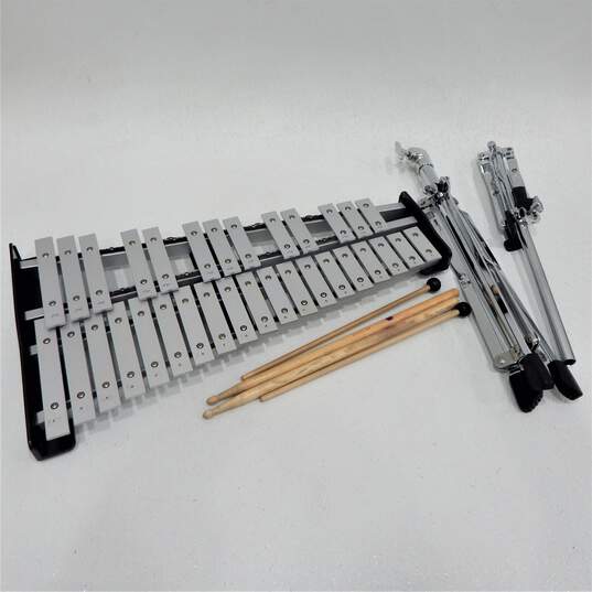Yamaha Brand 32-Key Model Glockenspiel Kit w/ Case, Stand, and Accessories image number 2