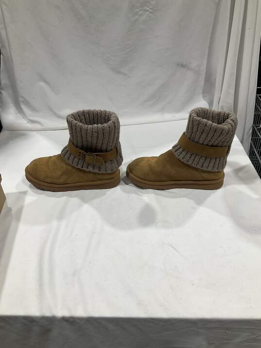 Women's UGG Boots image number 3