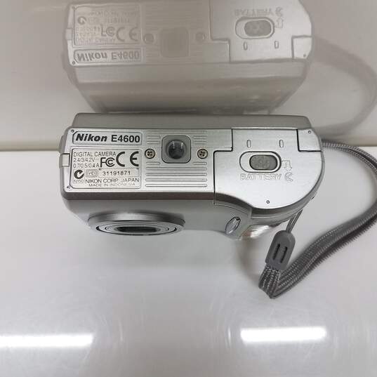 Nikon Coolpix 4600 3.2MP Digital Camera Silver image number 4