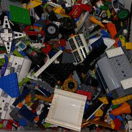 4 Pounds Of Lego Pieces & Parts alternative image