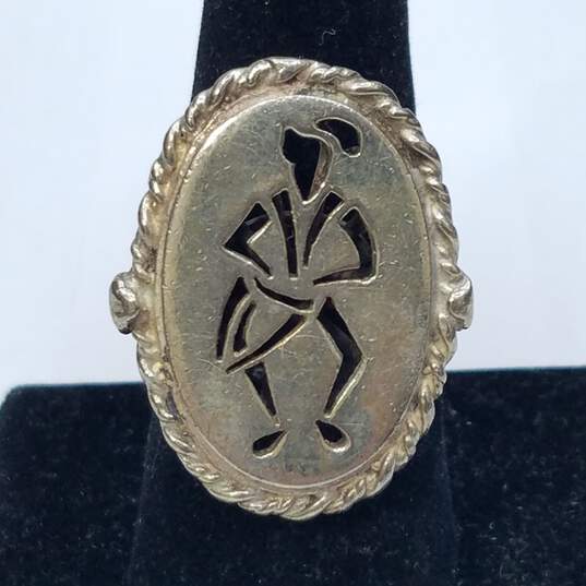 Sterling Silver Cut-Out Man Playing A Drum Oval Top Sz 9 Ring 12.9g image number 2