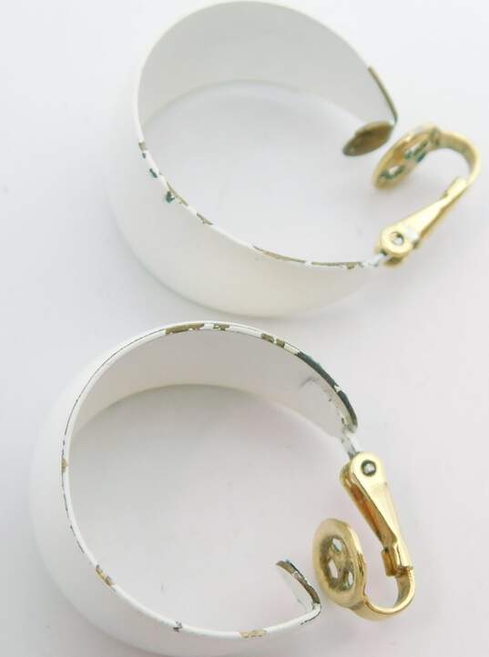 VNTG Crown Trifari White & Gold Tone Clip-On Earrings 23.3g image number 3