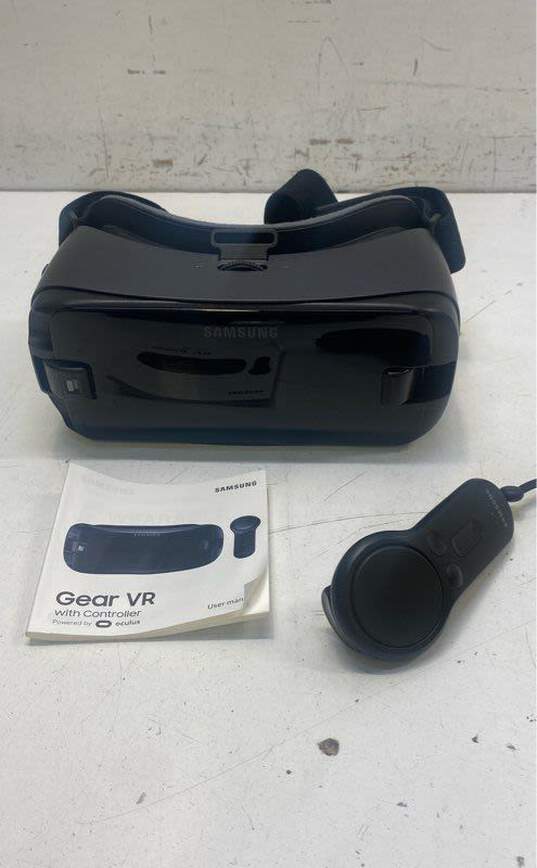 Samsung Gear VR SM-R325 with Controller Powered by Oculus image number 2