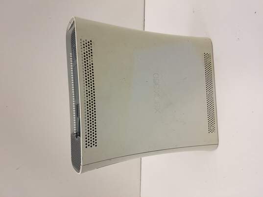 Microsoft XBOX 360 Console For Parts or Repair image number 2