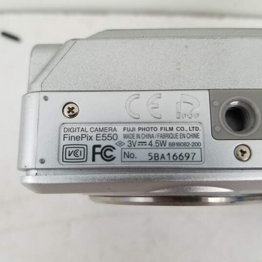 UNTESTED Fujifilm FinePix E550 6.3MP Compact Digital Camera Silver image number 5