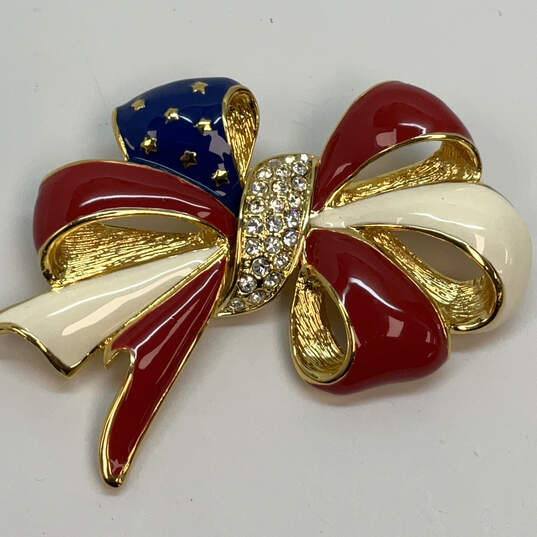 Designer Joan Rivers Gold-Tone Crystal Stone Enamel Flag Ribbon Brooch Pin image number 3