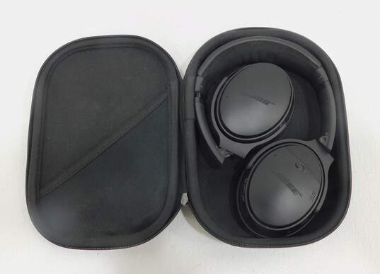Bose QuietComfort 35 II Wireless Over-Ear Headphones w/ Case image number 2