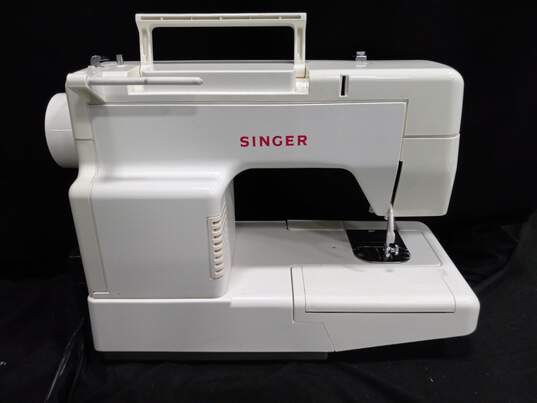 Singer 4832C Electronic Control Sewing Machine W/Pedal, Case image number 5