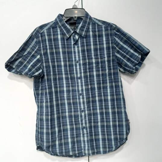 North Face Short-Sleeve Button Up Size Medium image number 1