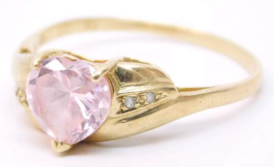 14K Yellow Gold Pink & Clear Cubic Zirconia Heart Shaped Ring 2.2g image number 2