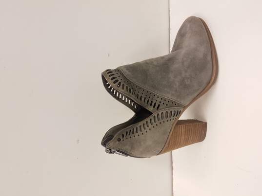 Vince Camuto Philena Gray Suede Ankle Boots Shoes Women's Size 5.5 M image number 2