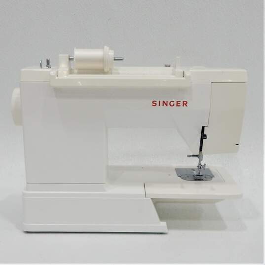 Singer 5932 Electric Sewing Machine With Pedal Manual & Case image number 2