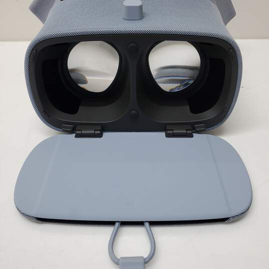 Google Daydream View VR Headset image number 4
