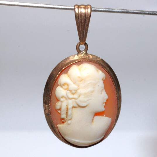Vintage 10K Yellow Gold Cameo Pendant - 2.7g image number 1
