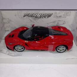 Bburago Red La Ferrari 1:24 Die Cast Model Car alternative image