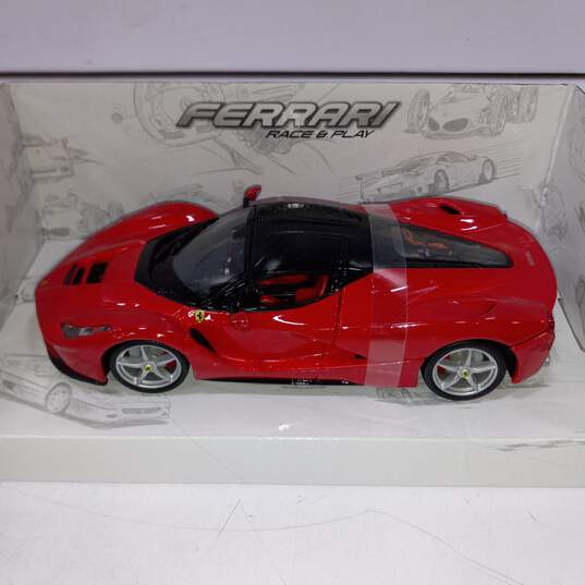Bburago Red La Ferrari 1:24 Die Cast Model Car image number 2
