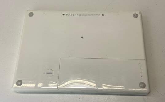 Apple MacBook 13" (A1181) No HDD image number 5
