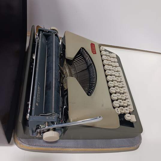 Vintage ROYAL Forward I Typewriter In Leather  Case image number 3