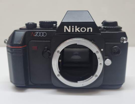 Nikon N2000 35mm Film SLR Black Camera Body without Lens For Parts/Repair image number 1