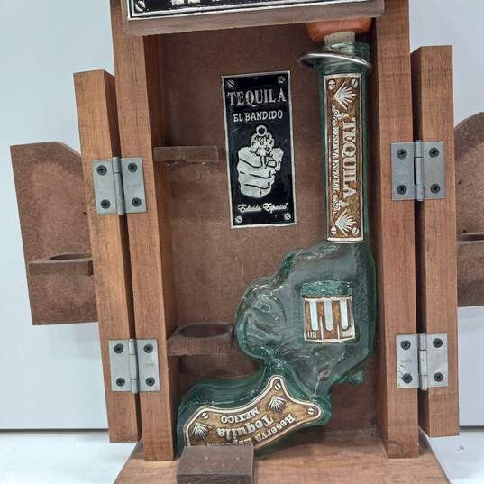 Cantina El Bandido Tequila Decanter & Wooden Case image number 3