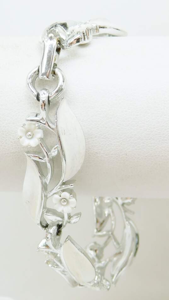VNTG Lisner & Fashion White Clip-On Earrings Beaded Necklaces & Flower Bracelet image number 4