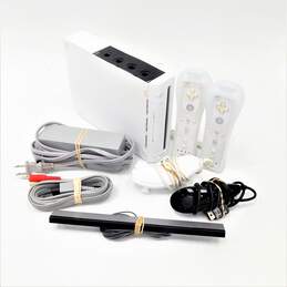 Nintendo Wii W/ 2 Contollers