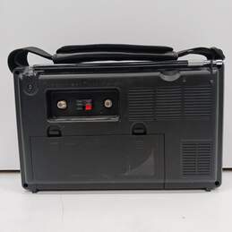 Vintage Grundig S450 DLX AM/FM Shortwave Field Radio alternative image
