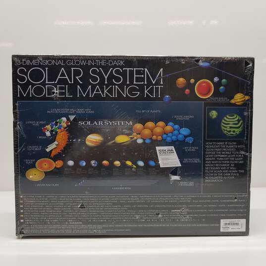 Solar System Model Making Kit 3-Dimensional Glow-In-The-Dark Sealed image number 4