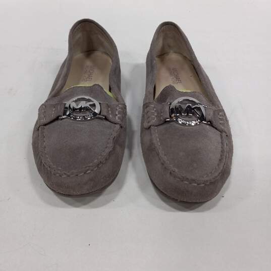 Michael Kors Women's Gray Suede Flats Size 6.5M image number 4