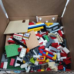 7 Pounds Of Assorted Lego Bricks & Pieces
