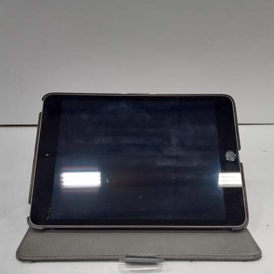 Apple Black iPad w/Case image number 1