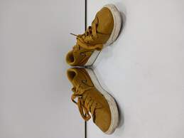 Nike Women's Gold Shoes Size 7 alternative image